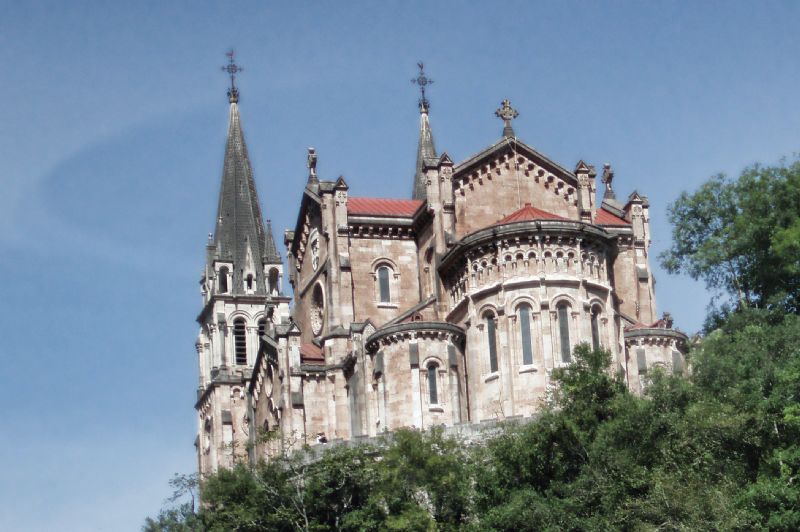 apartamentos correhuela cercanos a la baslica de covadonga