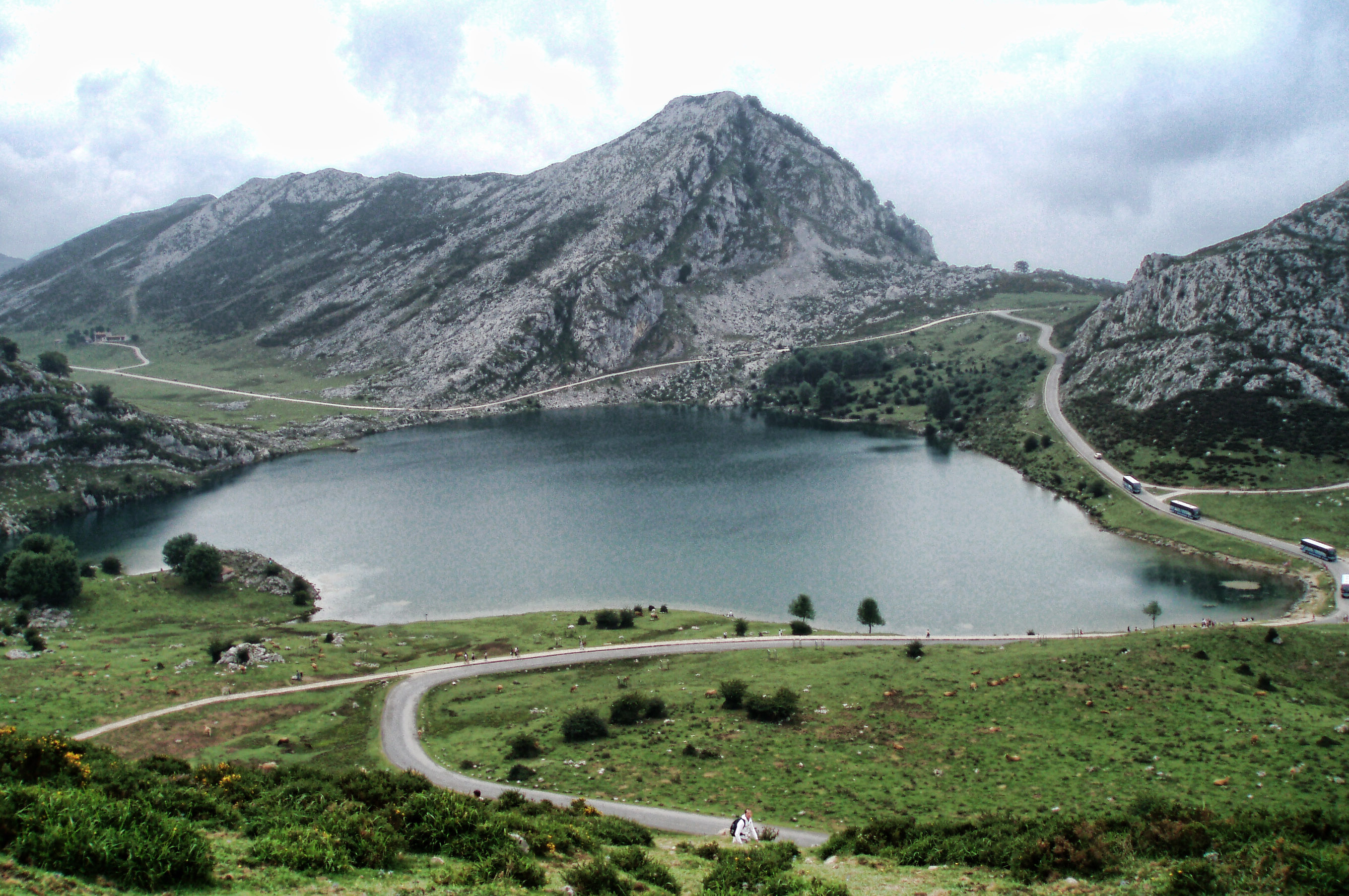 Lagos de Covadonga cercanos a apartamentos Correhuela